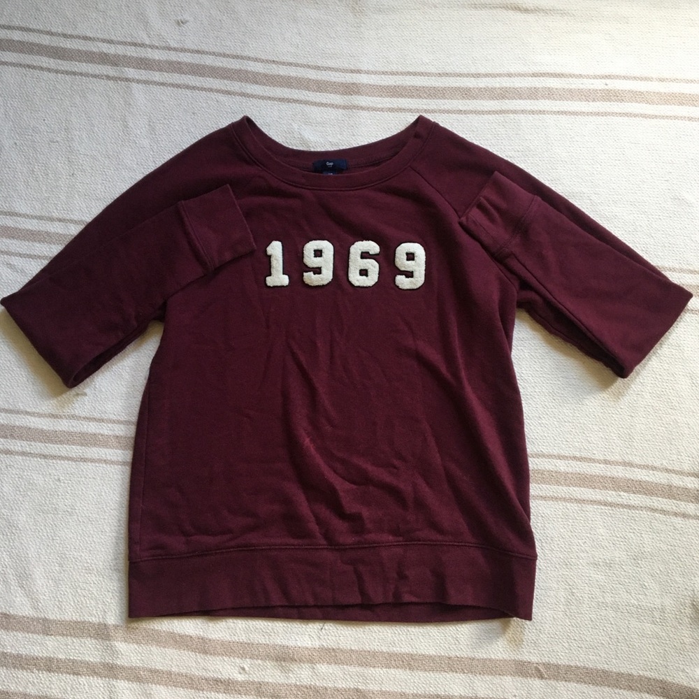 Size M maroon GAP varsity crewneck